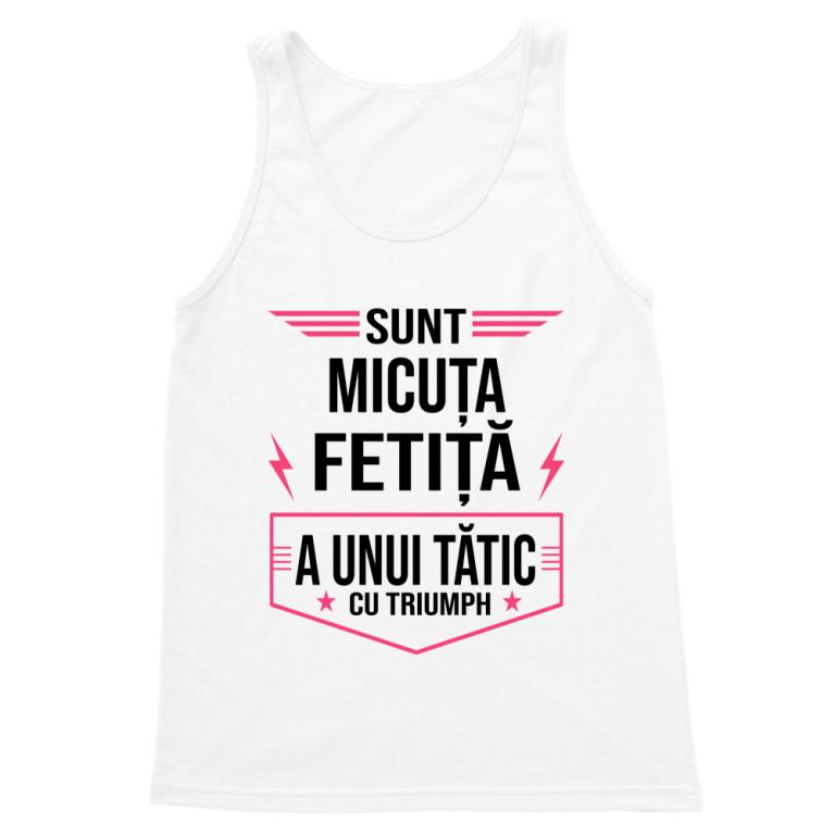 Micuța fetiță a unui tătic cu Triumph