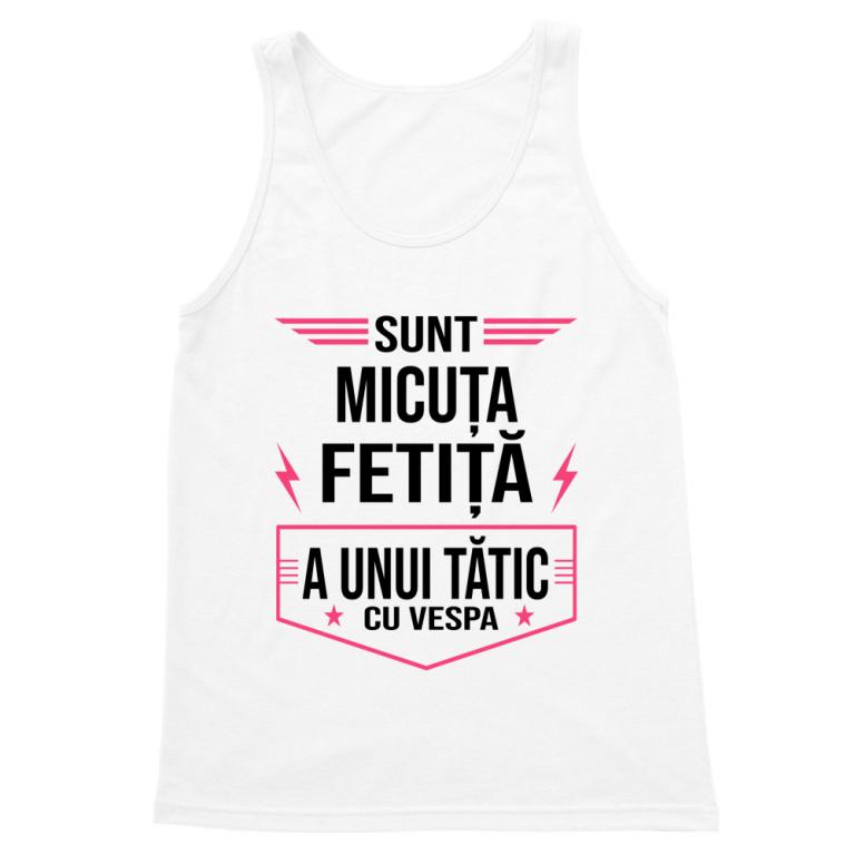 Micuța fetiță a unui tătic cu Vespa