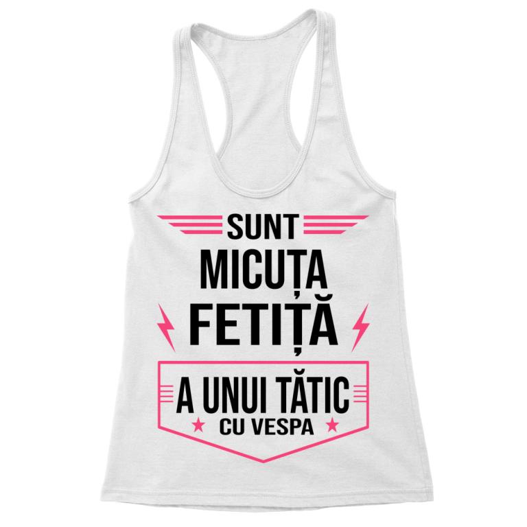 Micuța fetiță a unui tătic cu Vespa
